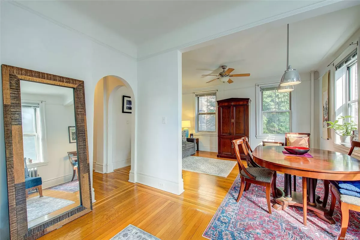 Jackson Heights, NY 11372,35-15 78th ST #23