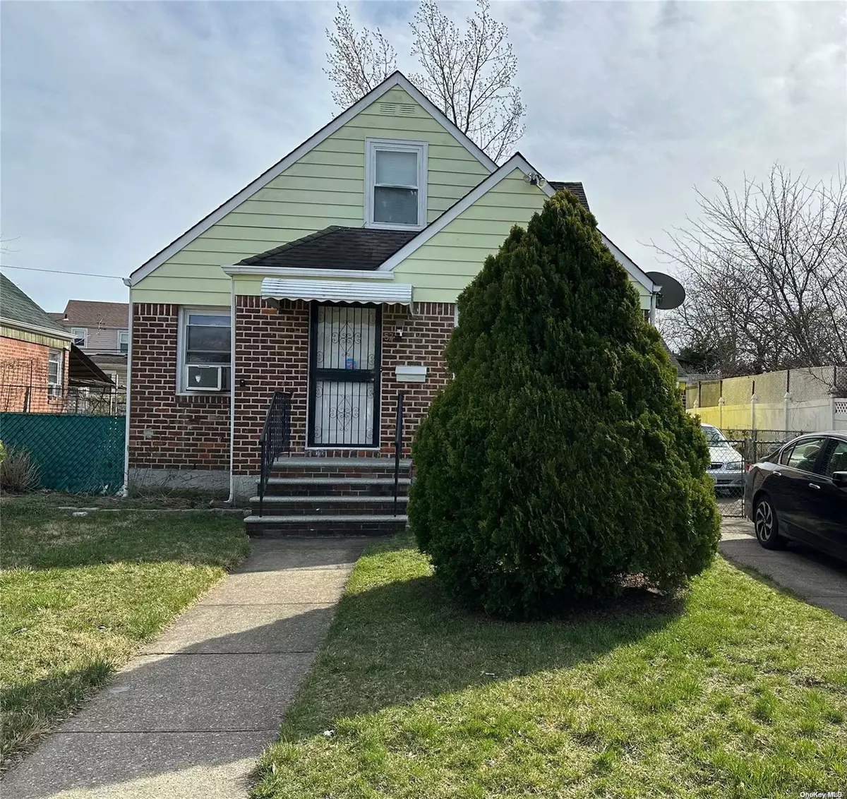 Elmont, NY 11003,57 Village AVE