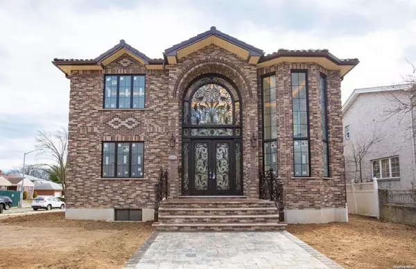 Little Neck, NY 11362,64-04 251st ST