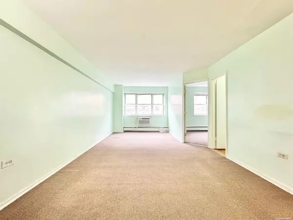 Corona, NY 11368,99-10 60th AVE #2L