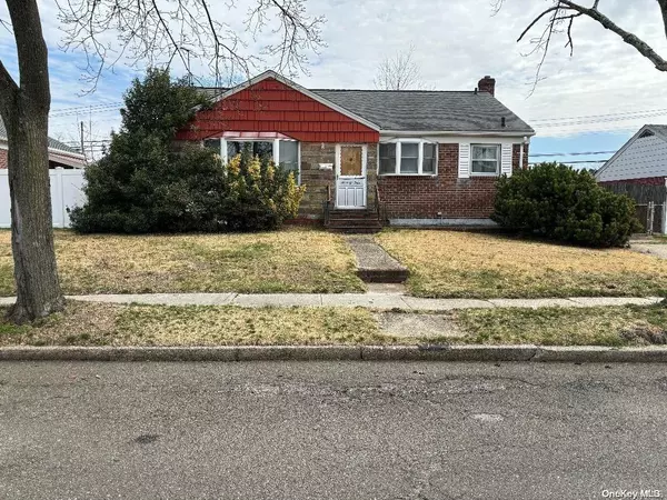 74 Bette RD, East Meadow, NY 11554