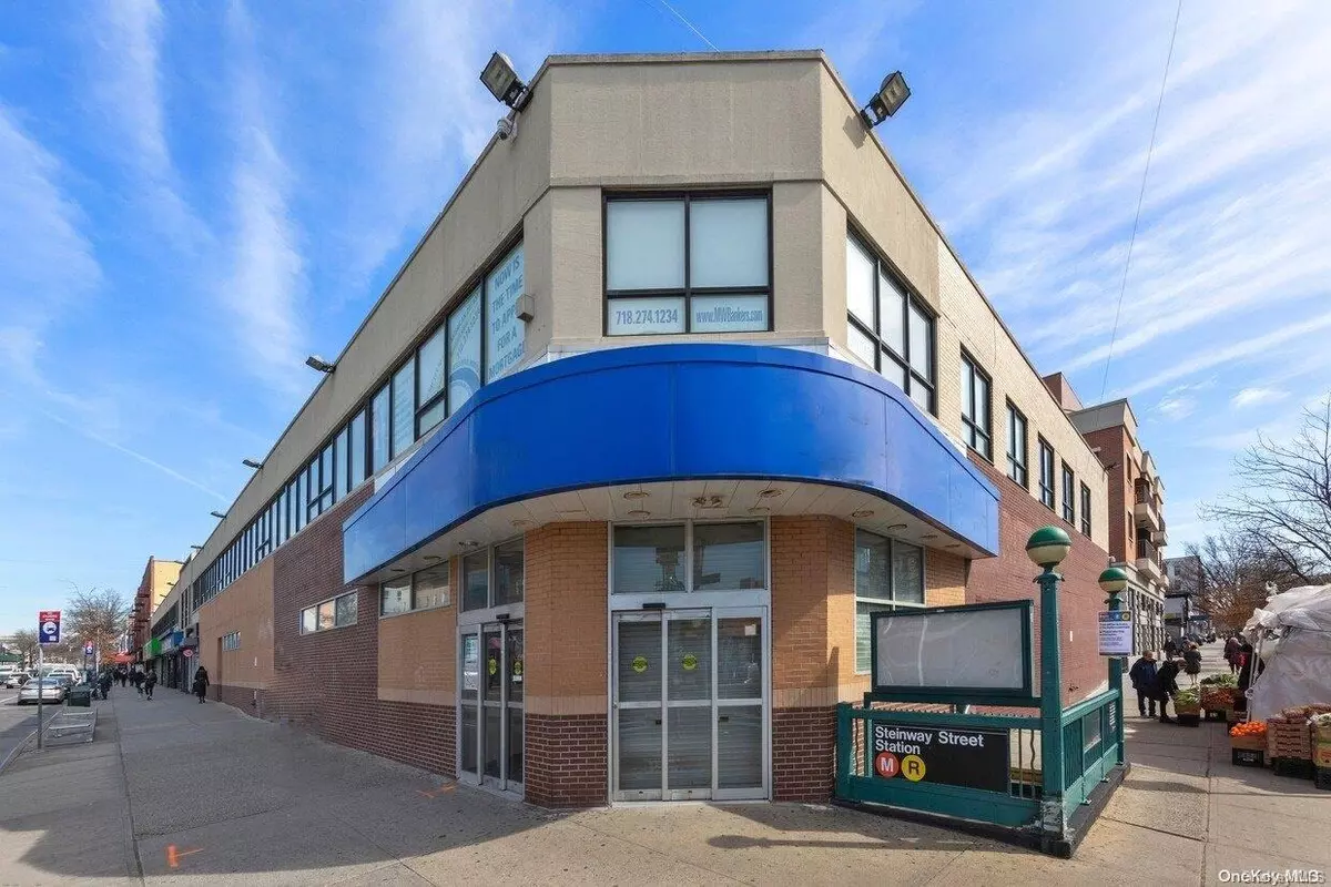 Astoria, NY 11103,32-87 Steinway ST