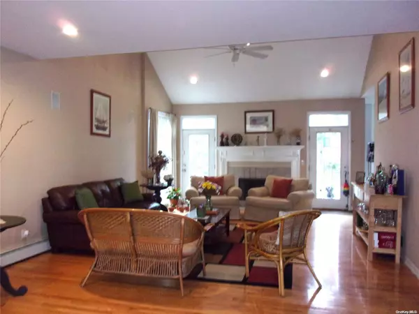 East Quogue, NY 11942,5 Old Country RD