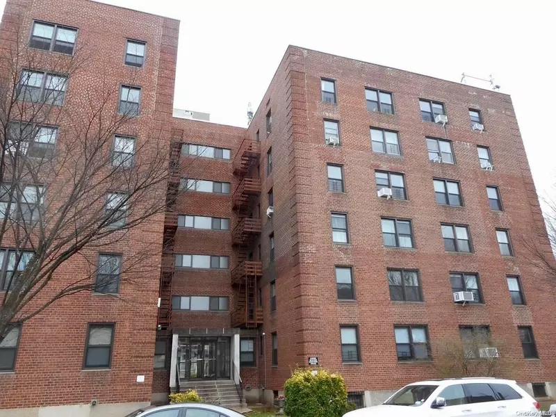 216-10 77 Ave #2O, Oakland Gardens, NY 11364