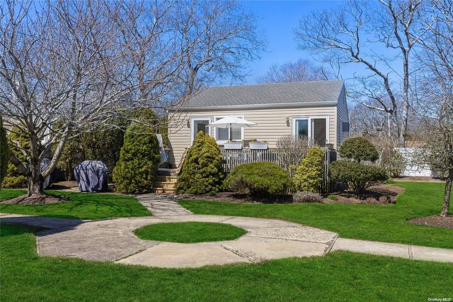 95 Springville RD #8, Hampton Bays, NY 11946