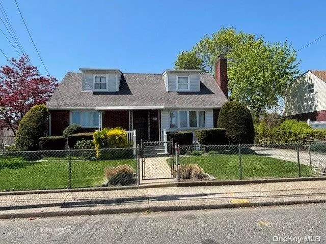 82 Elzey AVE, Elmont, NY 11003