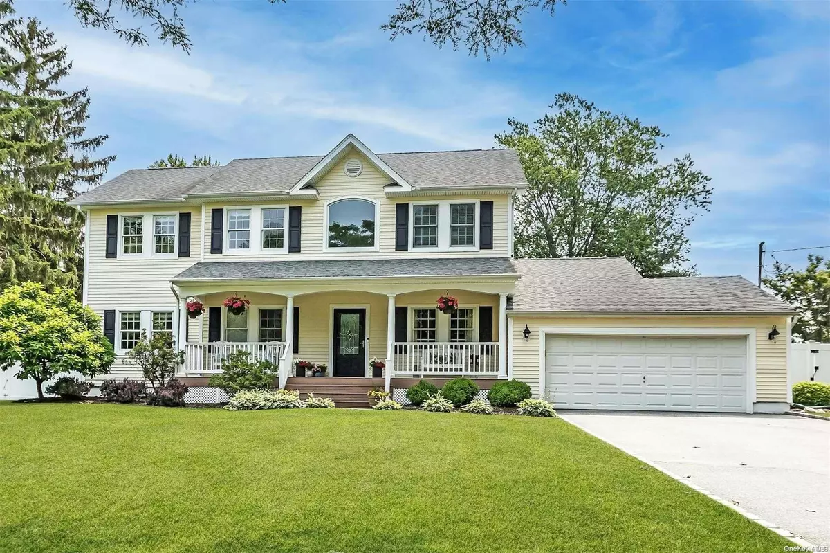 Greenlawn, NY 11740,24 Auburn DR
