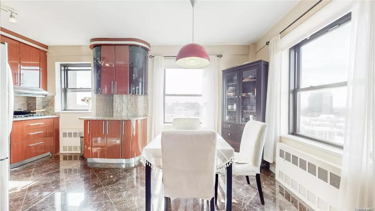 Rego Park, NY 11374,99-05 63rd Dr #14V