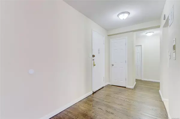 Bronx, NY 10468,3201 Grand Concourse #4M