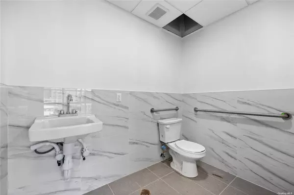 Flushing, NY 11355,133-20 41st RD #3B