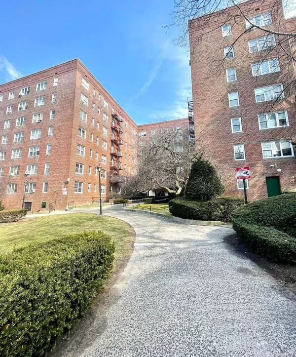 Yonkers, NY 10705,480 Rverdale #3H