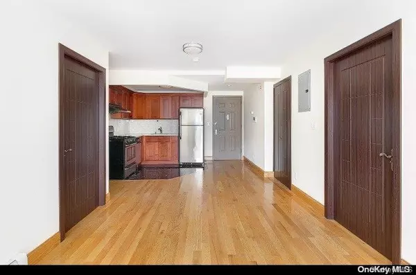 Flushing, NY 11355,41-42 College Point BLVD #6B