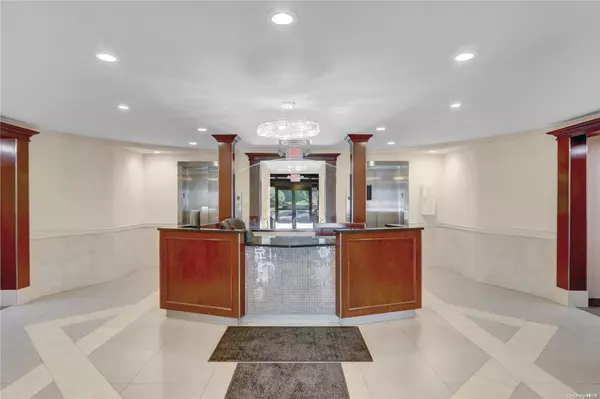 230 Hilton AVE #8, Hempstead, NY 11550