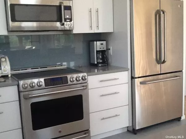 Seaview, NY 11770,42 Evergreen