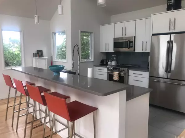 Seaview, NY 11770,42 Evergreen