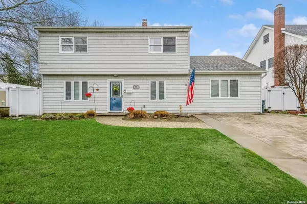 Levittown, NY 11756,22 Slate LN