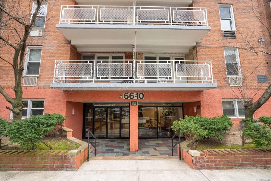 66-10 Thornton Place #4A, Rego Park, NY 11374