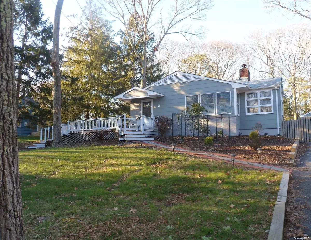 Hampton Bays, NY 11946,4 Robins Nest RD