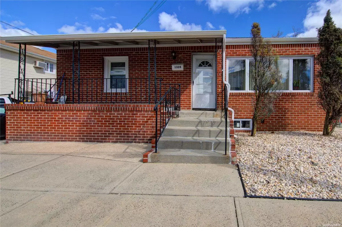 Elmont, NY 11003,1328 D ST