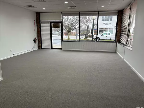 Southampton, NY 11968,18 West Main ST