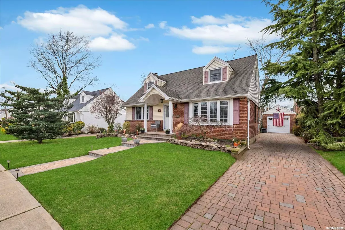 East Meadow, NY 11554,146 Wickshire DR