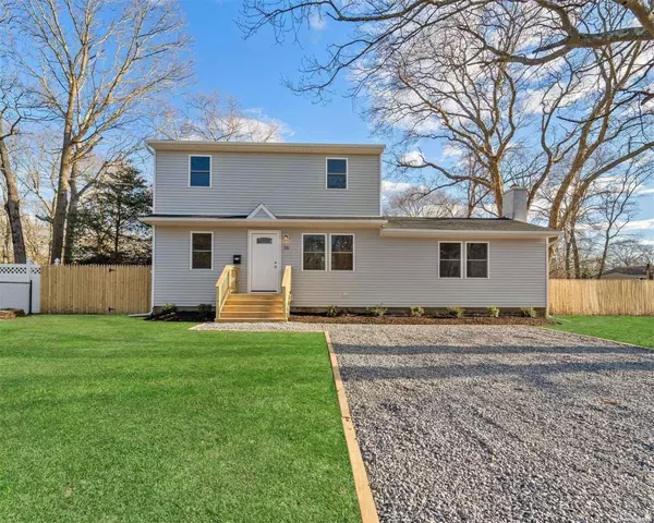 36 Robinwood DR, Mastic Beach, NY 11951