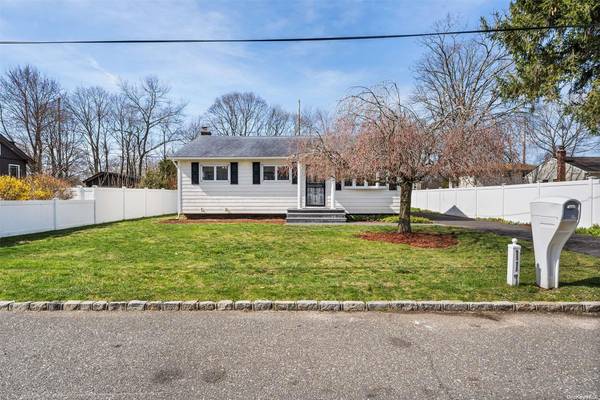 117 N Arizona RD, West Babylon, NY 11704