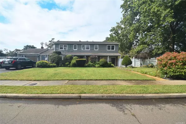 Westbury, NY 11590,1 Greentree CIR