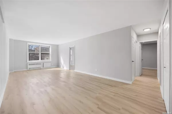 Flushing, NY 11354,142-05 Roosevelt Ave #334