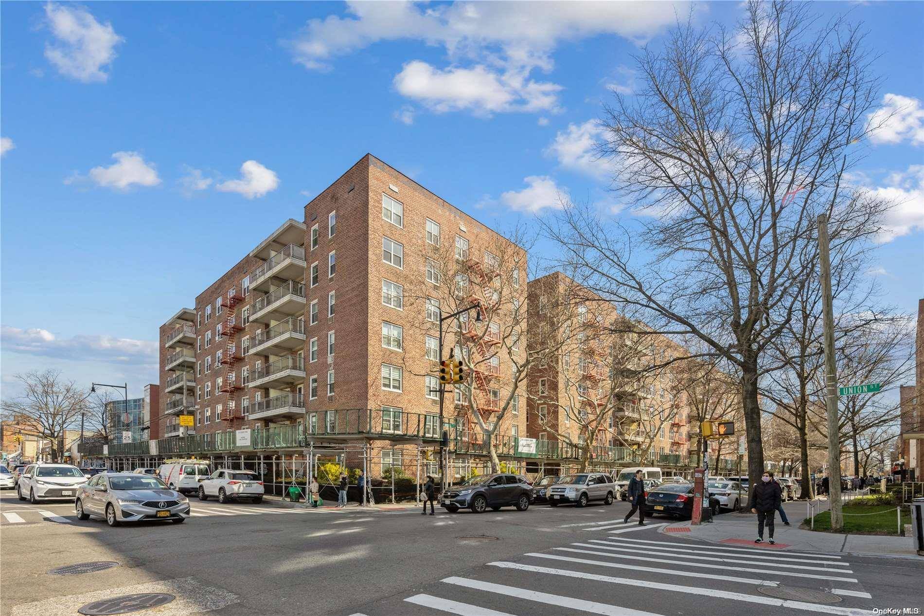 Flushing, NY 11354,142-05 Roosevelt Ave #334