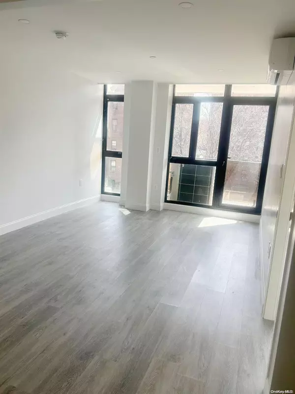 Rego Park, NY 11374,99-49 66th AVE #4A