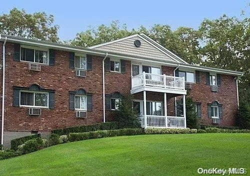 445 Lincoln BLVD #1-1W, Hauppauge, NY 11788