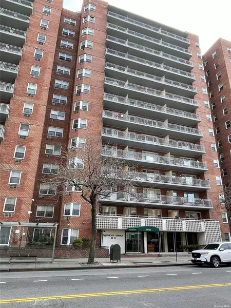 89-15 Parsons BLVD #11P, Jamaica, NY 11432