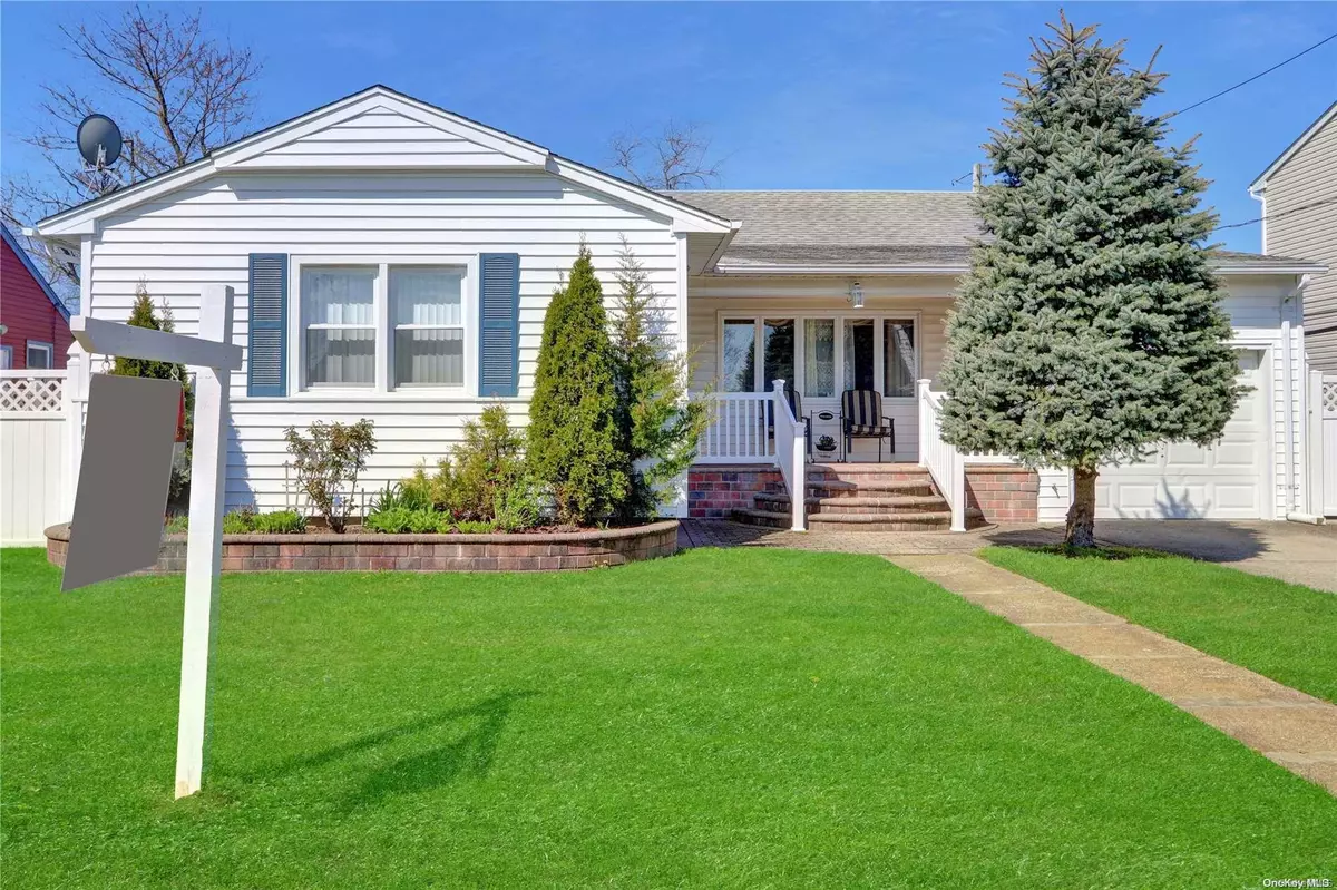 North Bellmore, NY 11710,726 Evelyn AVE