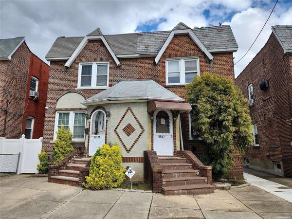 95-07 239th ST, Floral Park, NY 11001