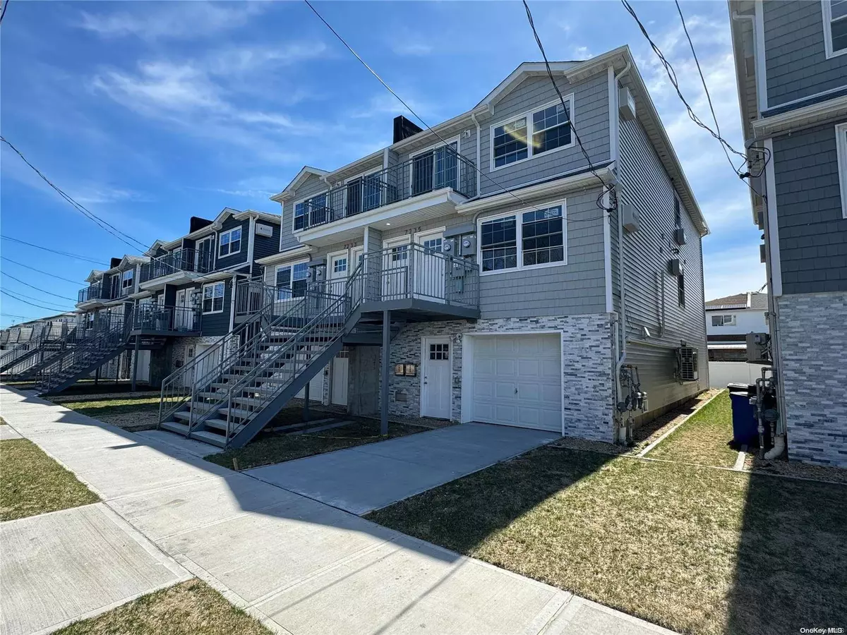 Arverne, NY 11692,7235 Hillmeyer AVE #1FL