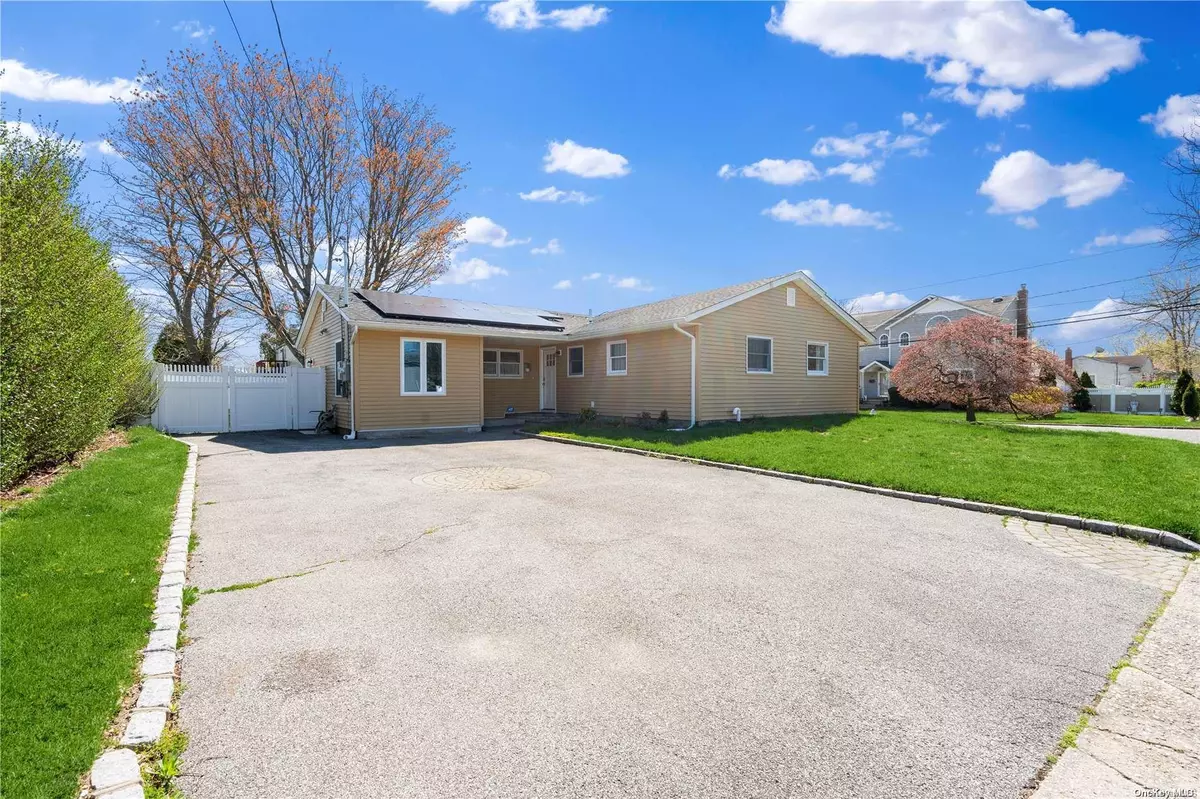 Brentwood, NY 11717,85 Hudson AVE