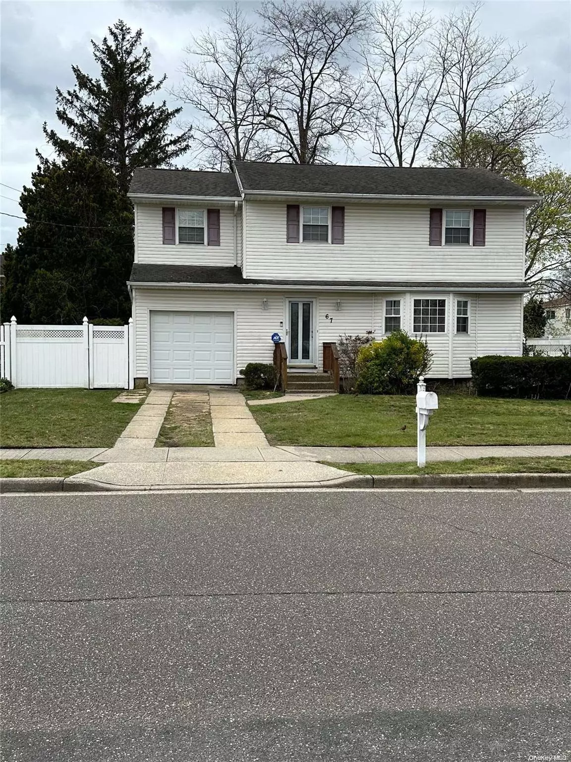 Massapequa, NY 11758,67 Colonial