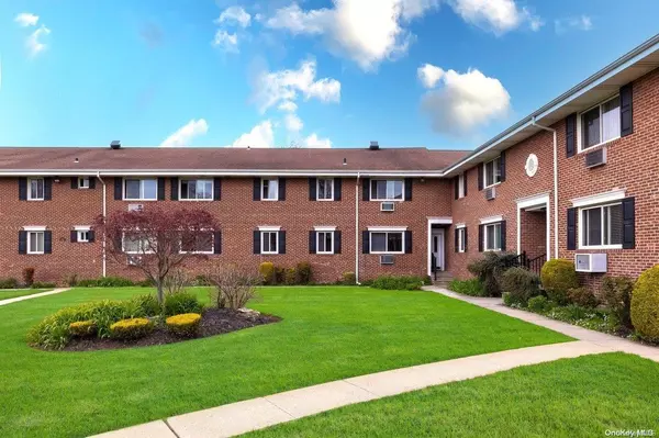 200 Merrick RD #Unit M, Amityville, NY 11701