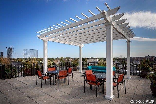 116 Searing AVE #PHN404, Mineola, NY 11501