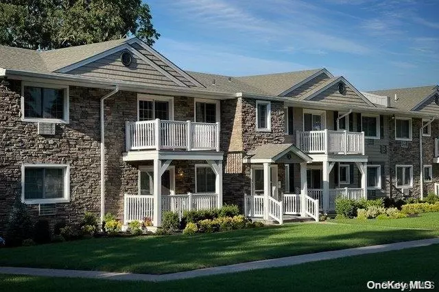 15 Williams BLVD #15-1C, Lake Grove, NY 11755