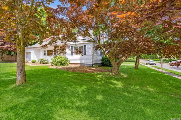 Westbury, NY 11590,546 Advent ST