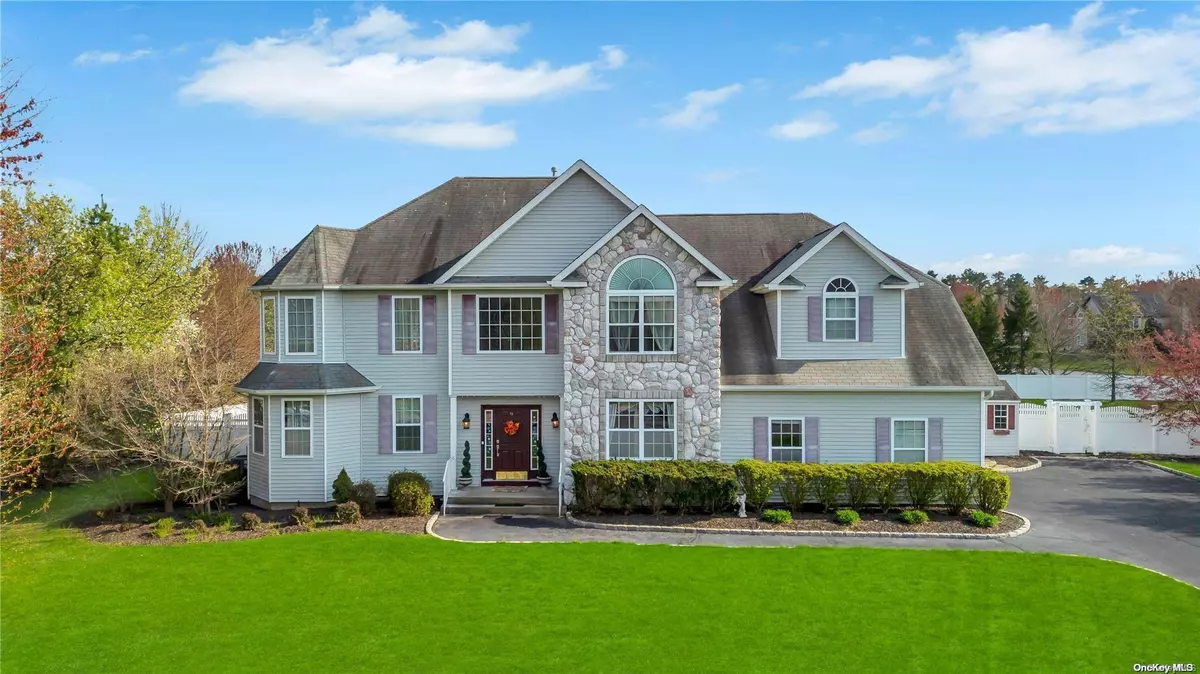 Shoreham, NY 11786,9 Monticello DR