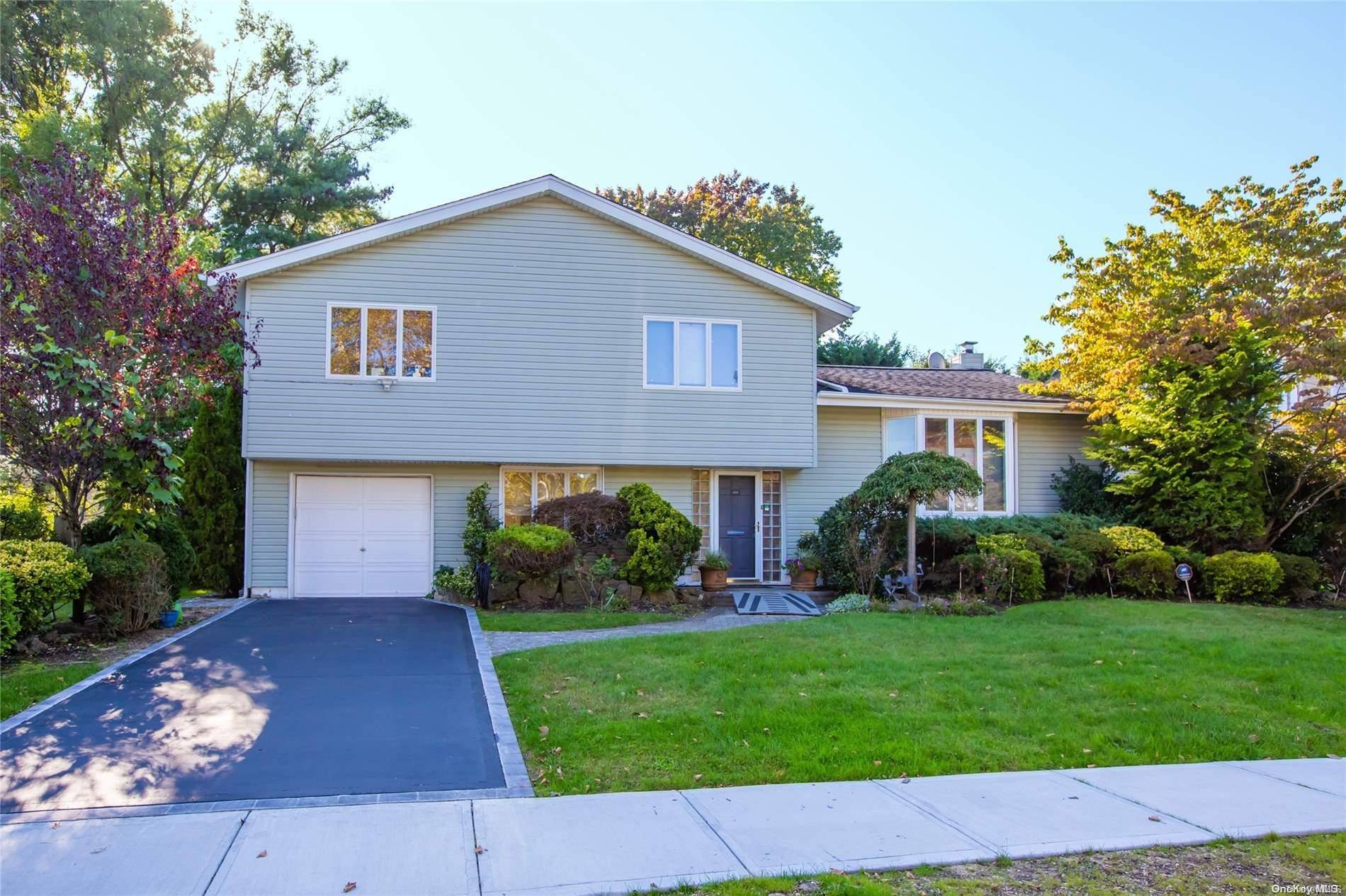 15 Delaware AVE, Jericho, NY 11753