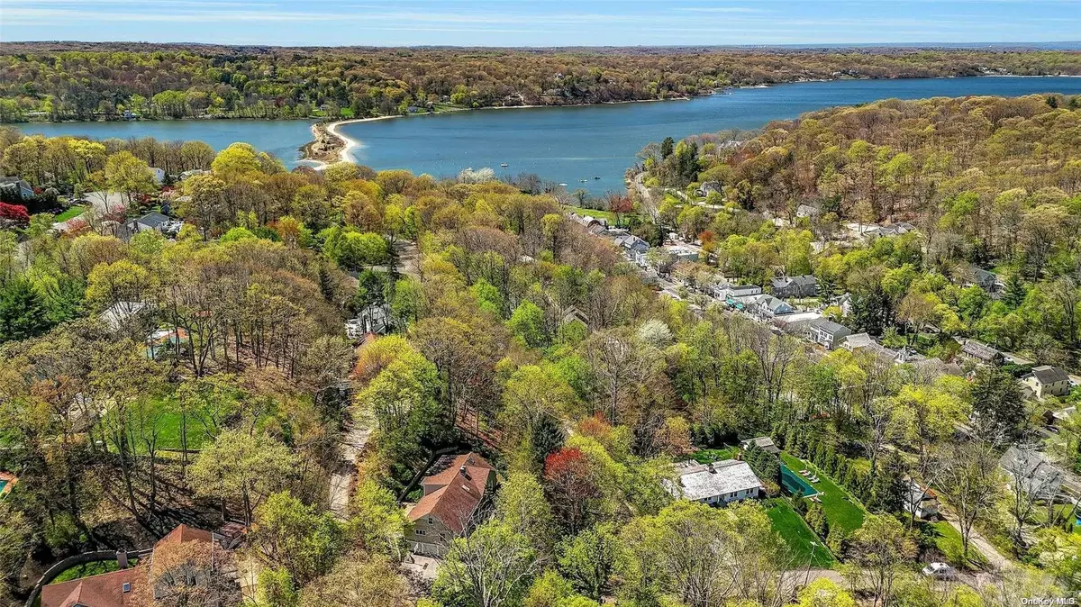 Cold Spring Harbor, NY 11724,38 Fairway PL