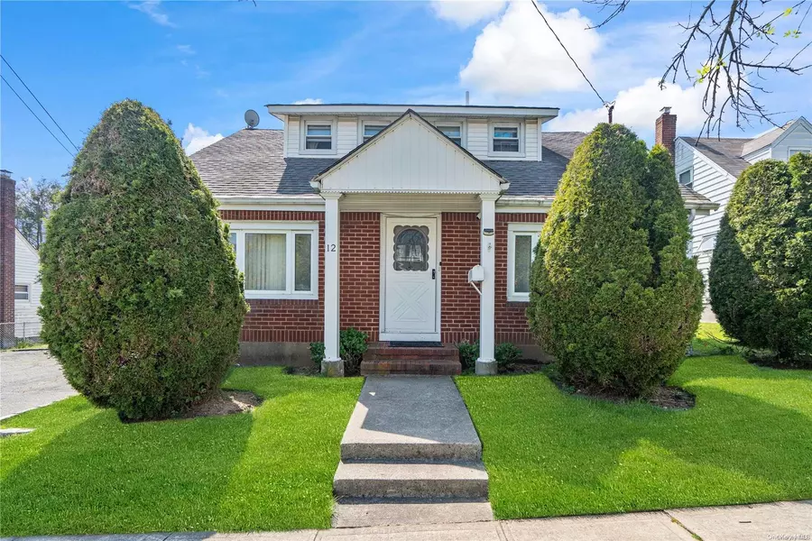 12 Lee AVE, Albertson, NY 11507