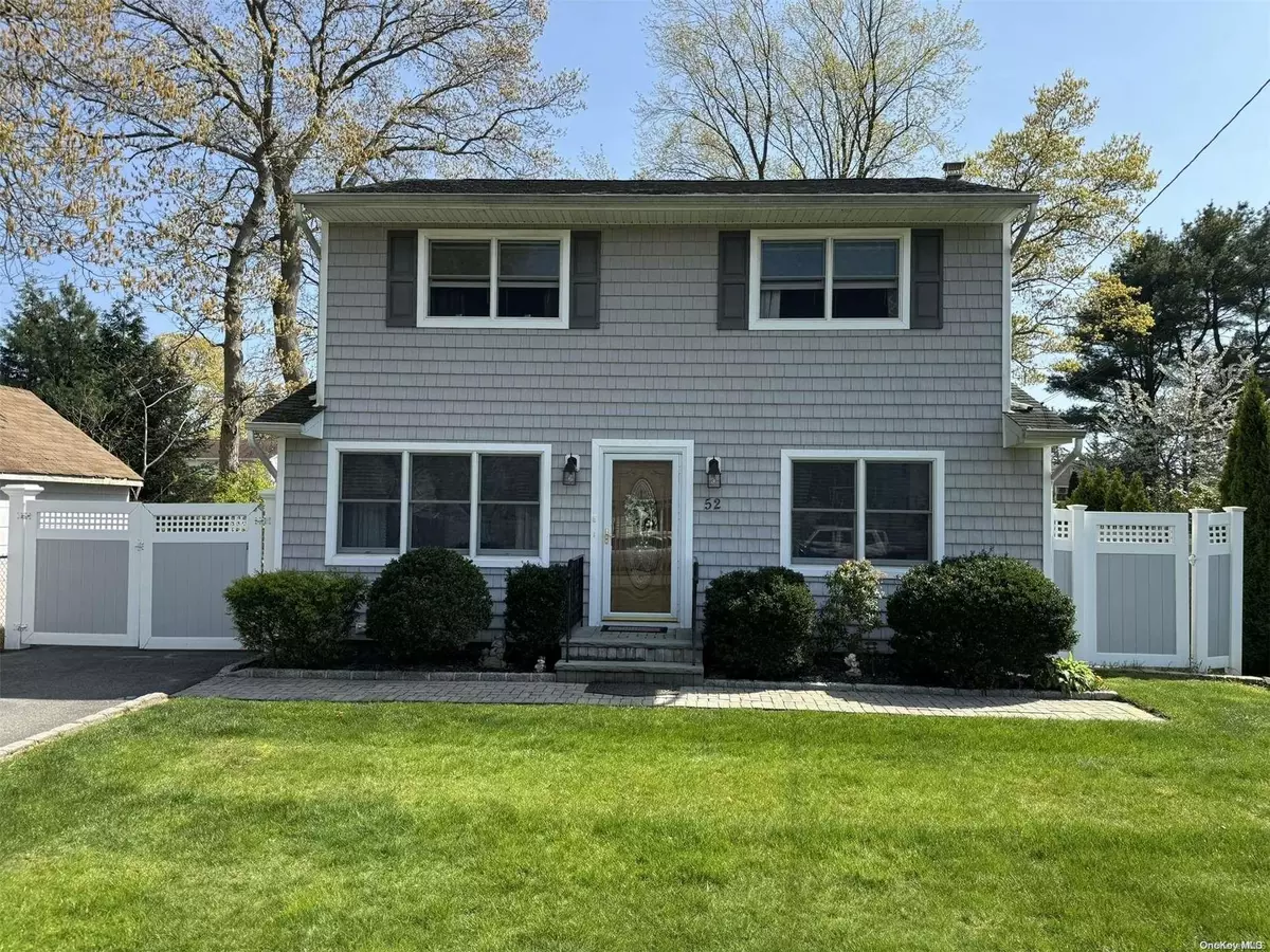 Holtsville, NY 11742,52 Aster AVE