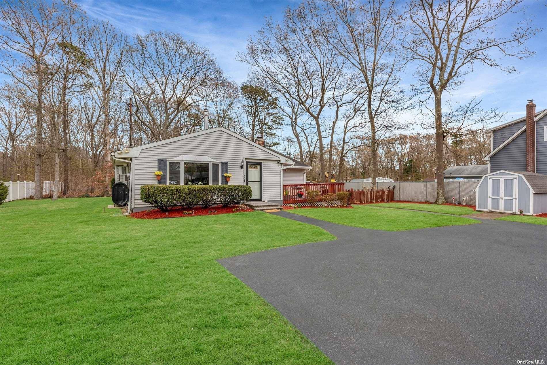 180 Auborn AVE, Shirley, NY 11967