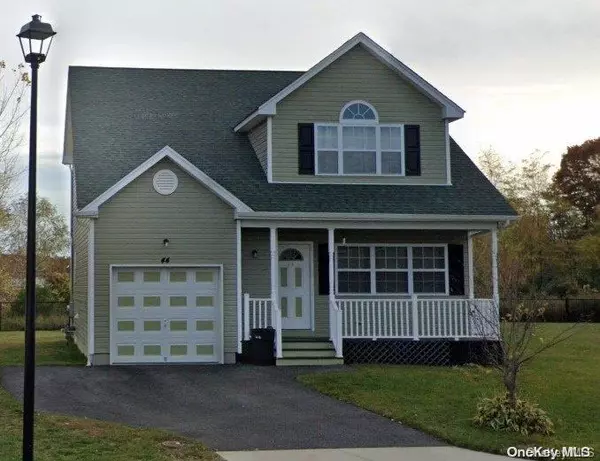 Coram, NY 11727,44 Chauncey LN