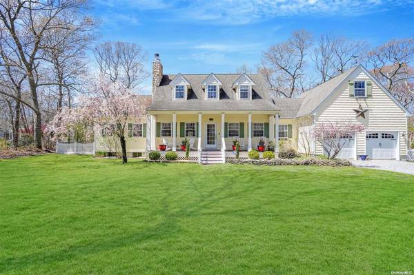 9 Hampton DR,  Center Moriches,  NY 11934